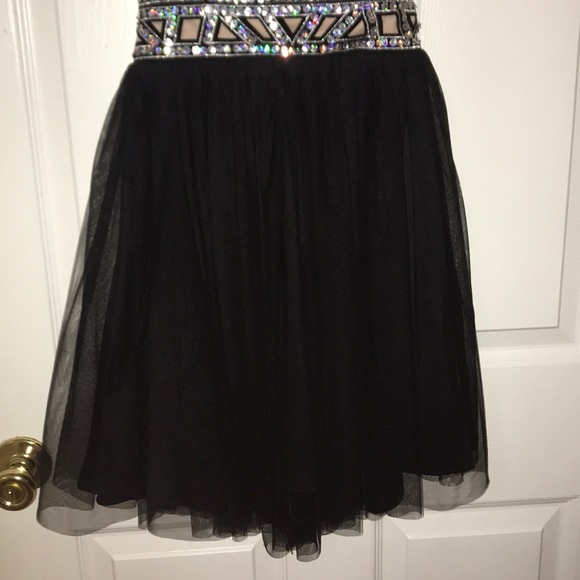 Dress - Picture 3 of 8